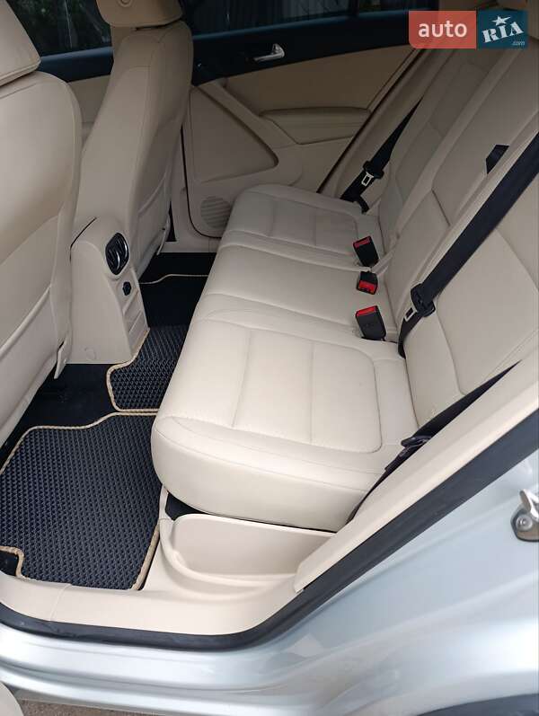 Внедорожник / Кроссовер Volkswagen Tiguan 2011 в Кривом Роге