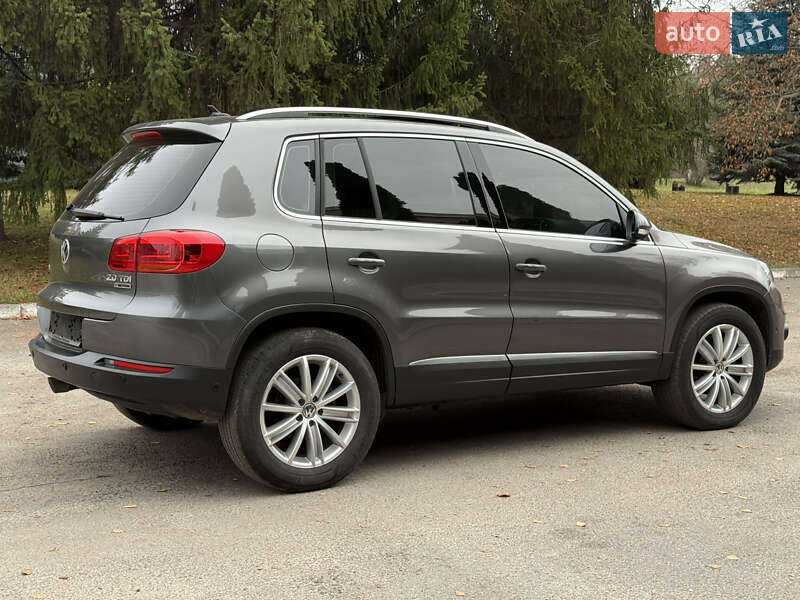 Внедорожник / Кроссовер Volkswagen Tiguan 2016 в Краснограде фото 6 Внедорожник / Кроссовер Volkswagen Tiguan 2016 в Краснограде