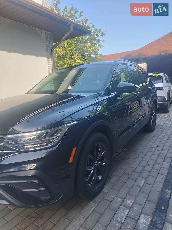 Внедорожник / Кроссовер Volkswagen Tiguan 2023 в Нововолынске