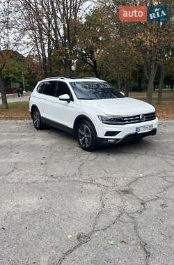 Внедорожник / Кроссовер Volkswagen Tiguan 2017 в Полтаве