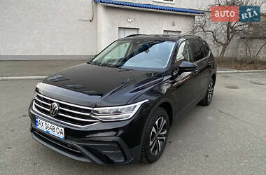 Внедорожник / Кроссовер Volkswagen Tiguan 2021 в Киеве