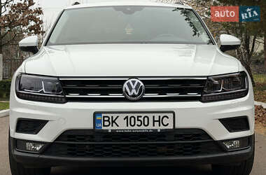Внедорожник / Кроссовер Volkswagen Tiguan 2017 в Ровно