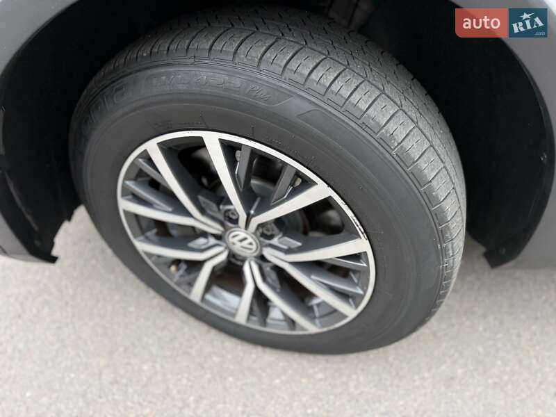 Внедорожник / Кроссовер Volkswagen Tiguan 2018 в Днепре