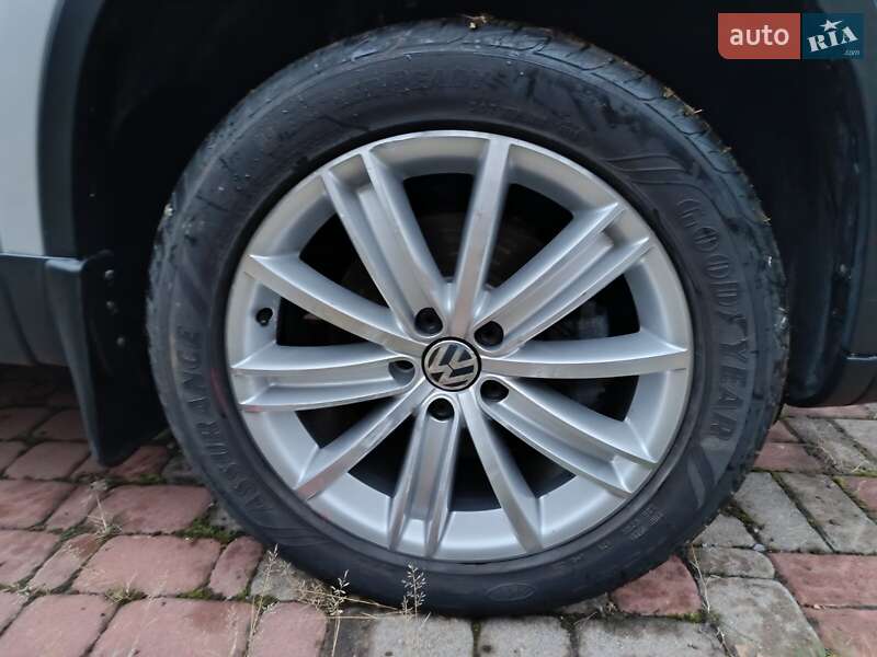 Внедорожник / Кроссовер Volkswagen Tiguan 2016 в Киеве