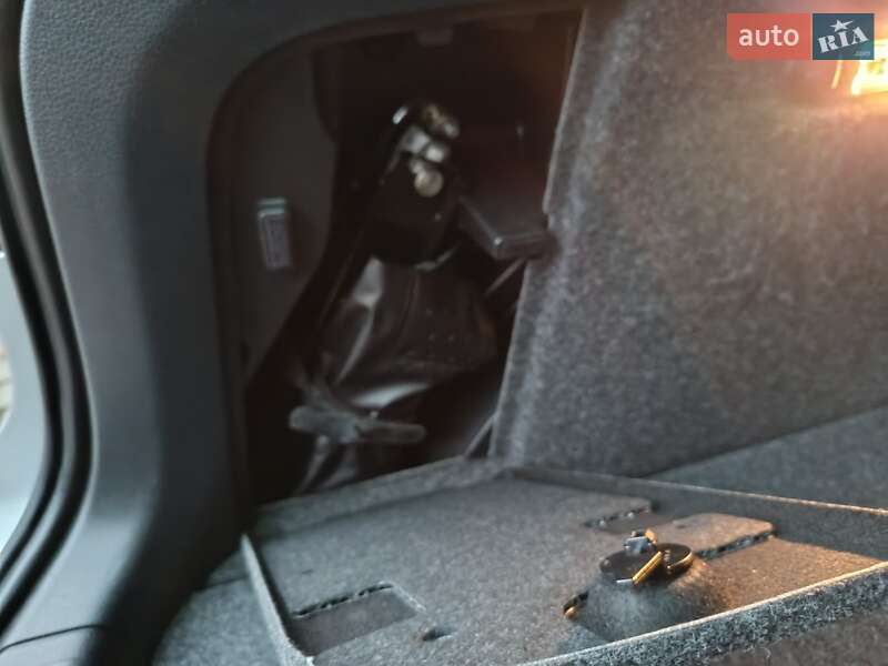 Внедорожник / Кроссовер Volkswagen Tiguan 2016 в Киеве