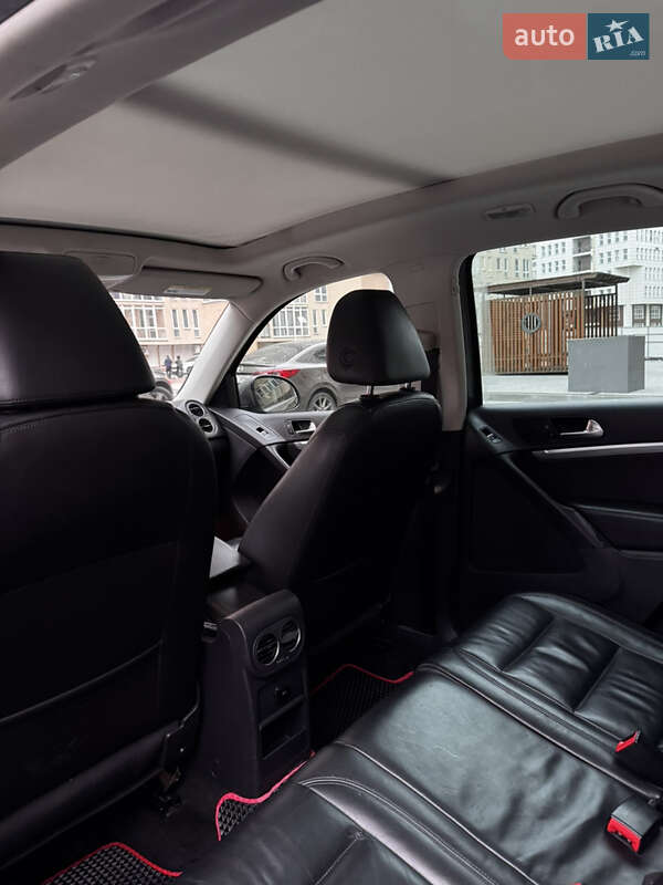 Внедорожник / Кроссовер Volkswagen Tiguan 2011 в Харькове
