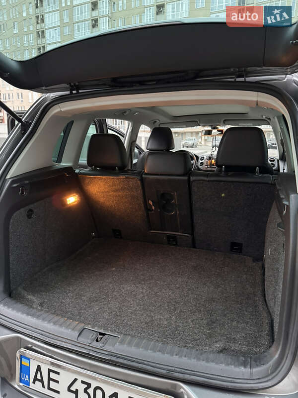 Внедорожник / Кроссовер Volkswagen Tiguan 2011 в Харькове