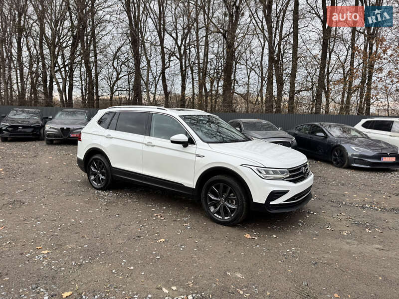 Внедорожник / Кроссовер Volkswagen Tiguan 2023 в Ровно