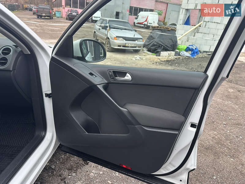 Внедорожник / Кроссовер Volkswagen Tiguan 2016 в Нежине