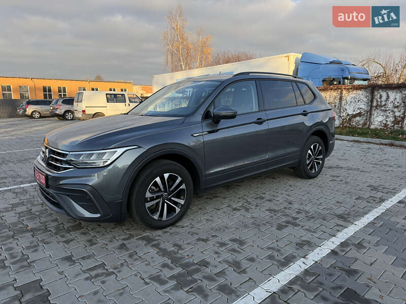 Внедорожник / Кроссовер Volkswagen Tiguan 2023 в Нововолынске