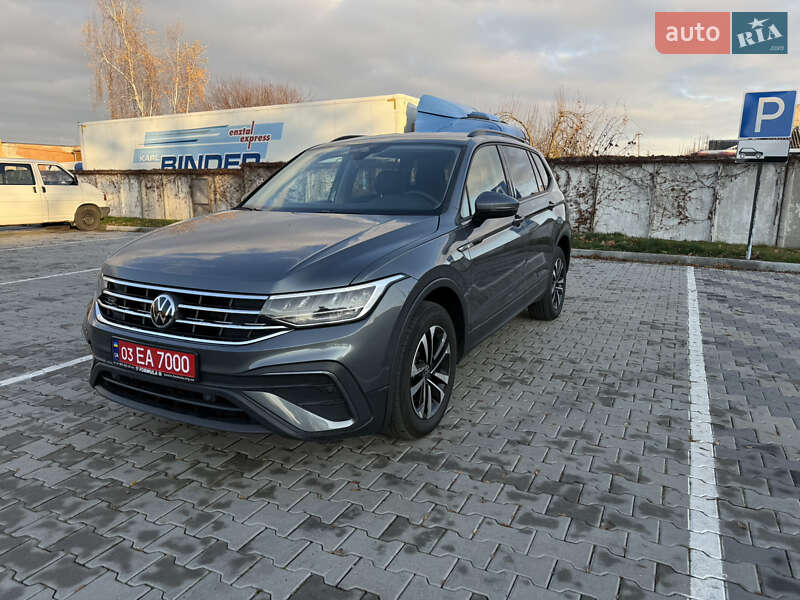 Внедорожник / Кроссовер Volkswagen Tiguan 2023 в Нововолынске