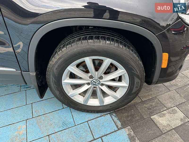 Внедорожник / Кроссовер Volkswagen Tiguan 2017 в Луцке