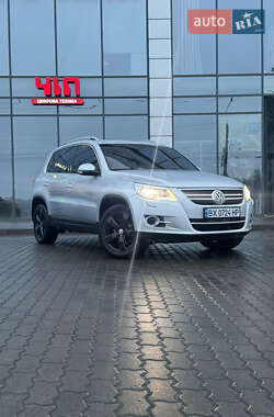 Позашляховик / Кросовер Volkswagen Tiguan 2010 в Хмельницькому