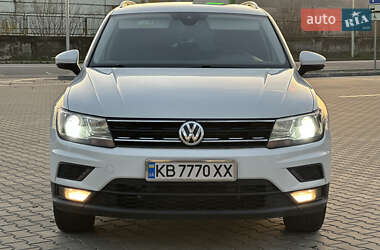Внедорожник / Кроссовер Volkswagen Tiguan 2017 в Могилев-Подольске