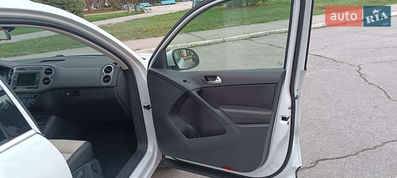 Внедорожник / Кроссовер Volkswagen Tiguan 2016 в Желтых Водах