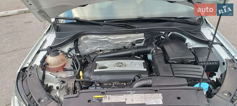 Внедорожник / Кроссовер Volkswagen Tiguan 2016 в Желтых Водах