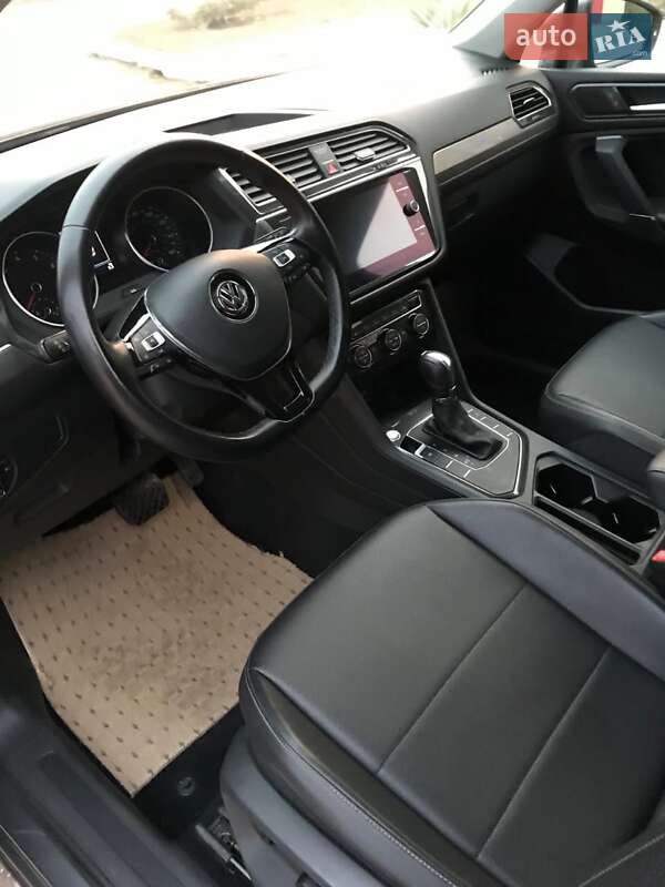 Внедорожник / Кроссовер Volkswagen Tiguan 2017 в Белгороде-Днестровском фото 9 Внедорожник / Кроссовер Volkswagen Tiguan 2017 в Белгороде-Днестровском