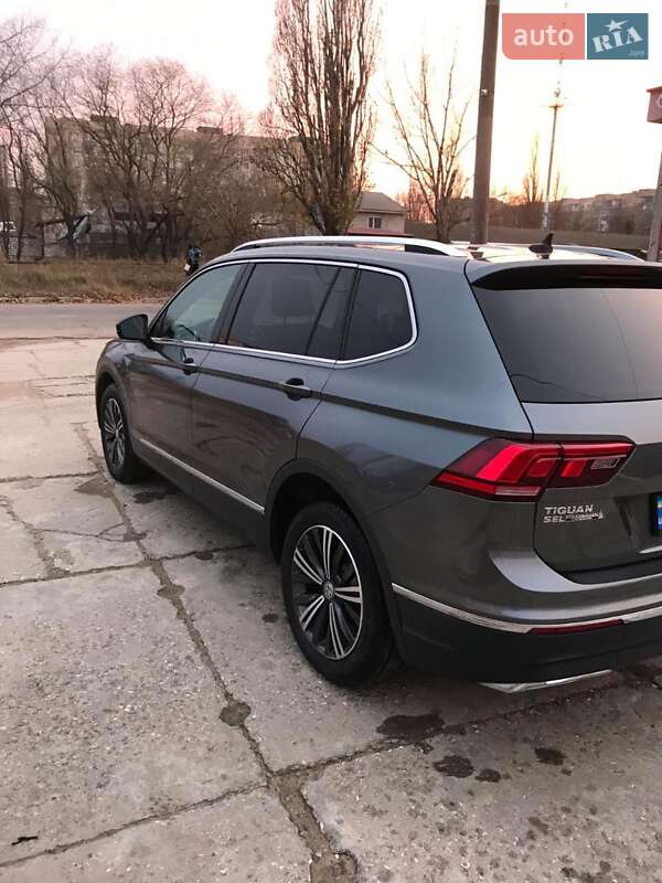 Внедорожник / Кроссовер Volkswagen Tiguan 2017 в Белгороде-Днестровском фото 11 Внедорожник / Кроссовер Volkswagen Tiguan 2017 в Белгороде-Днестровском