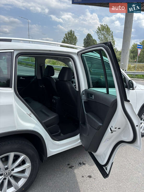 Внедорожник / Кроссовер Volkswagen Tiguan 2016 в Киеве