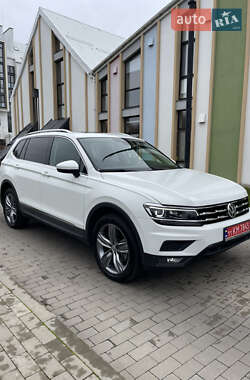 Внедорожник / Кроссовер Volkswagen Tiguan 2020 в Киеве