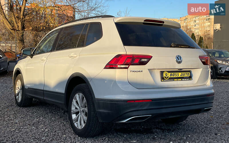 Внедорожник / Кроссовер Volkswagen Tiguan 2017 в Львове