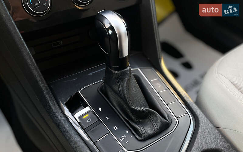 Внедорожник / Кроссовер Volkswagen Tiguan 2017 в Львове