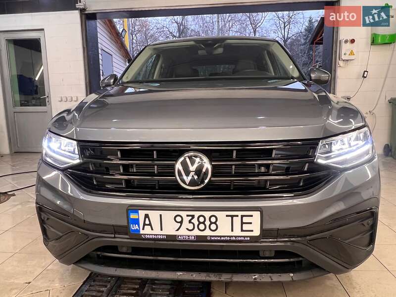Внедорожник / Кроссовер Volkswagen Tiguan 2023 в Киеве
