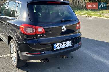 Внедорожник / Кроссовер Volkswagen Tiguan 2011 в Измаиле
