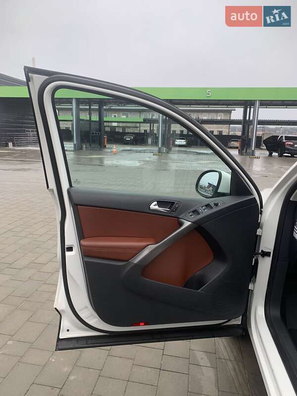 Внедорожник / Кроссовер Volkswagen Tiguan 2008 в Каменец-Подольском