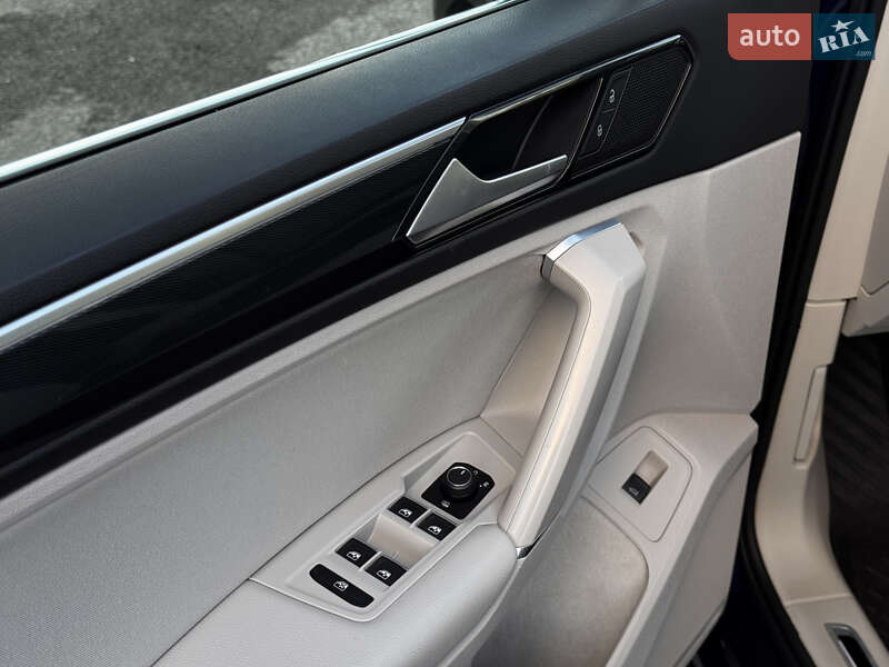 Внедорожник / Кроссовер Volkswagen Tiguan 2017 в Радивилове