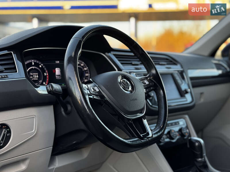 Внедорожник / Кроссовер Volkswagen Tiguan 2017 в Радивилове
