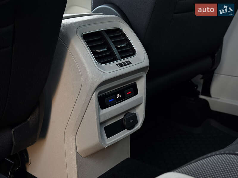 Внедорожник / Кроссовер Volkswagen Tiguan 2017 в Радивилове