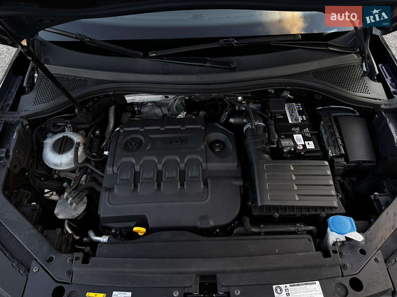 Внедорожник / Кроссовер Volkswagen Tiguan 2017 в Радивилове