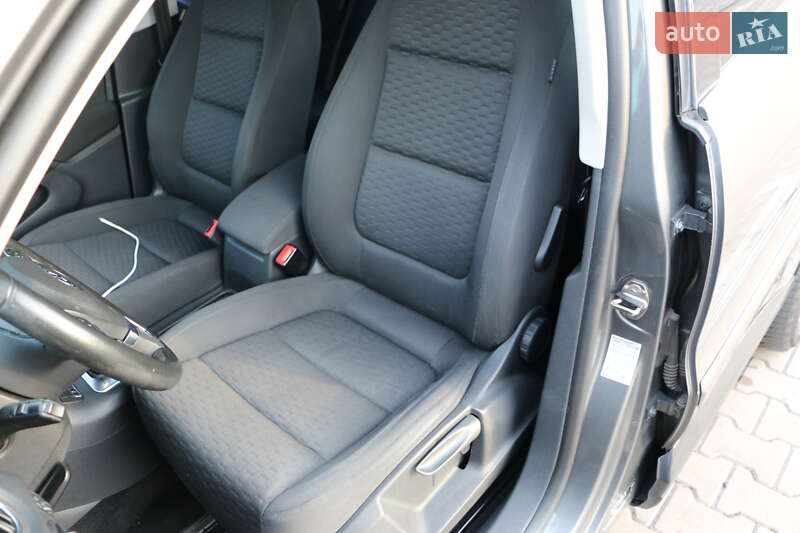 Внедорожник / Кроссовер Volkswagen Tiguan 2010 в Киеве