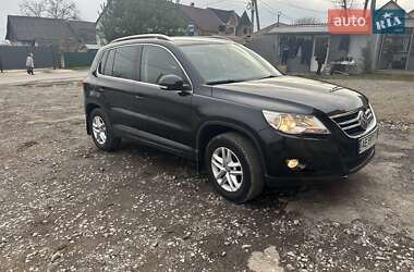 Внедорожник / Кроссовер Volkswagen Tiguan 2011 в Хусте