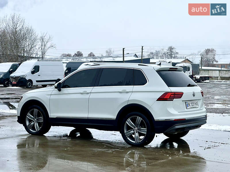 Внедорожник / Кроссовер Volkswagen Tiguan 2017 в Млинове