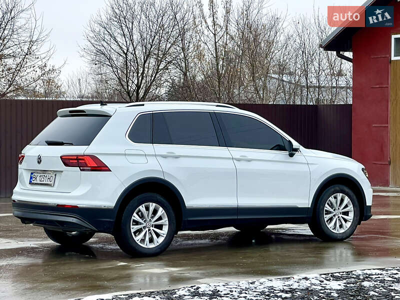 Внедорожник / Кроссовер Volkswagen Tiguan 2017 в Млинове