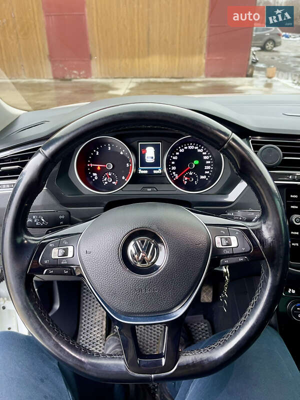 Внедорожник / Кроссовер Volkswagen Tiguan 2017 в Млинове