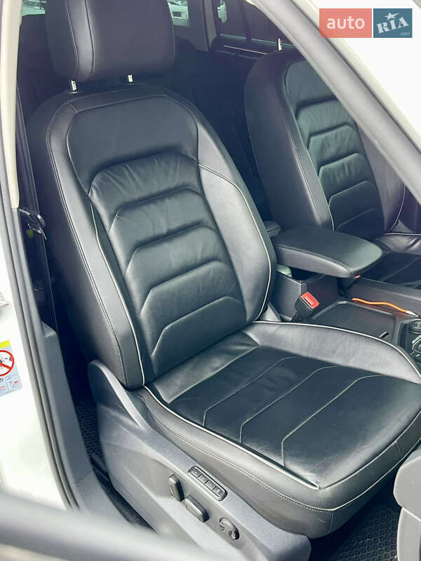 Внедорожник / Кроссовер Volkswagen Tiguan 2017 в Млинове