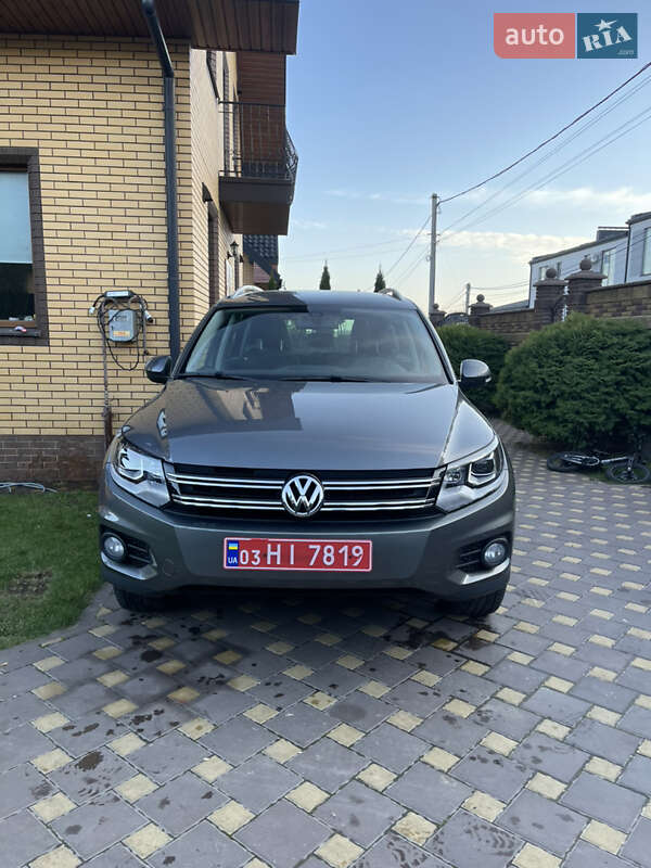 Внедорожник / Кроссовер Volkswagen Tiguan 2016 в Ровно