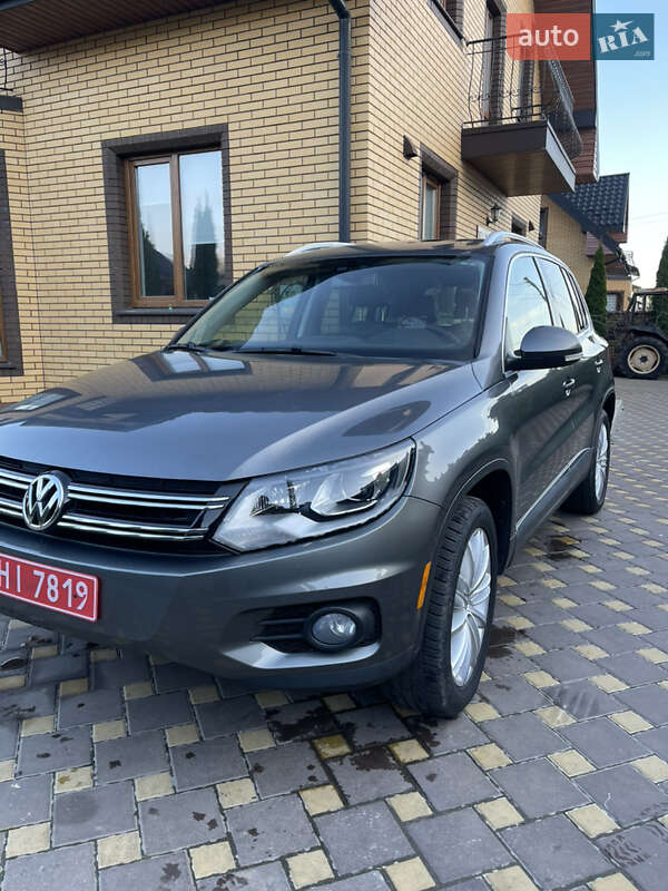 Внедорожник / Кроссовер Volkswagen Tiguan 2016 в Ровно