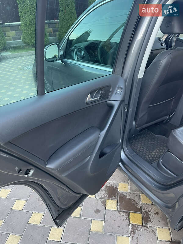 Внедорожник / Кроссовер Volkswagen Tiguan 2016 в Ровно