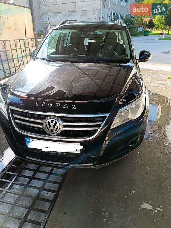 Внедорожник / Кроссовер Volkswagen Tiguan 2011 в Рахове