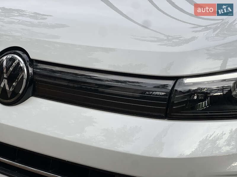 Внедорожник / Кроссовер Volkswagen Tiguan 2024 в Киеве