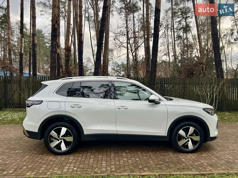 Внедорожник / Кроссовер Volkswagen Tiguan 2024 в Киеве
