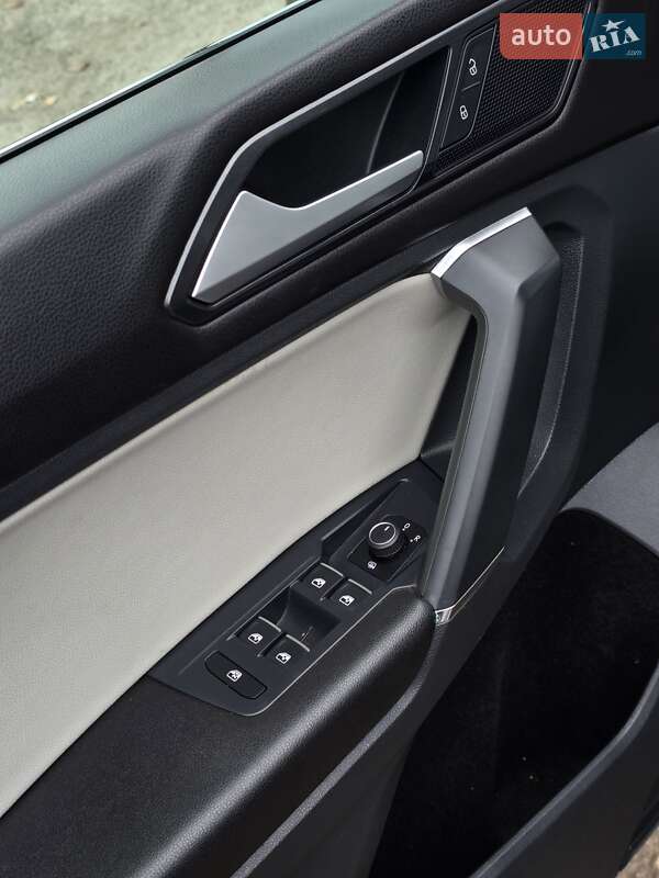 Внедорожник / Кроссовер Volkswagen Tiguan 2017 в Запорожье