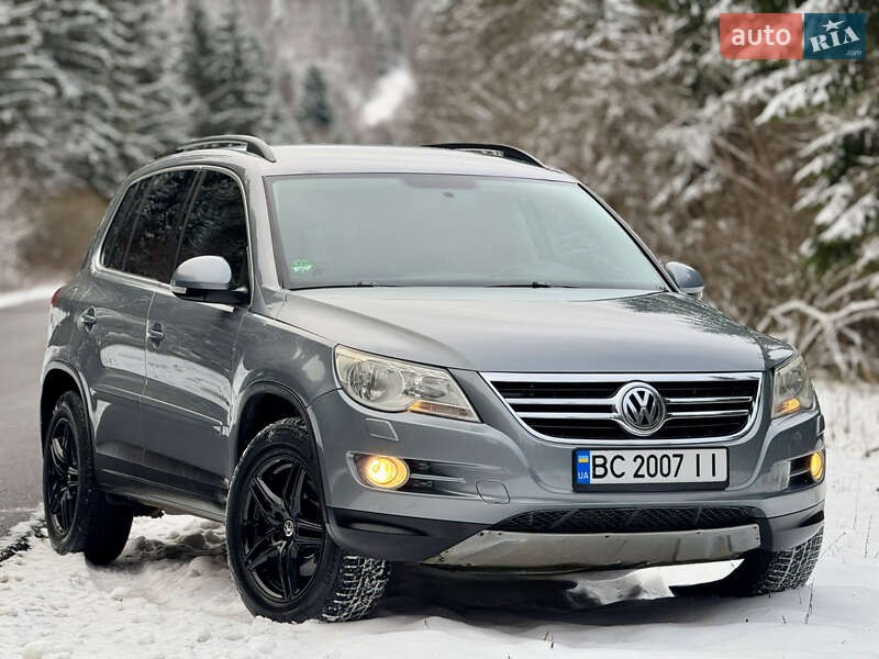 Внедорожник / Кроссовер Volkswagen Tiguan 2010 в Межгорье