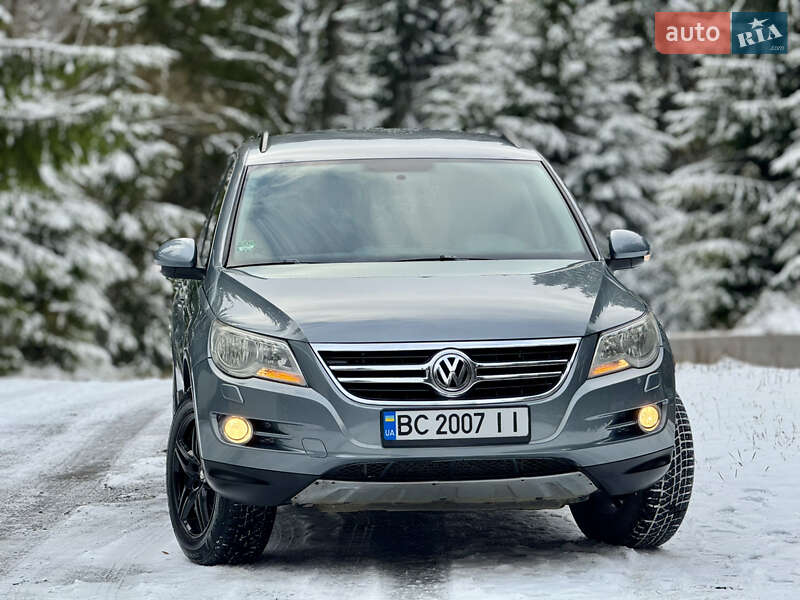 Внедорожник / Кроссовер Volkswagen Tiguan 2010 в Межгорье