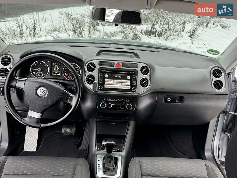 Внедорожник / Кроссовер Volkswagen Tiguan 2010 в Межгорье