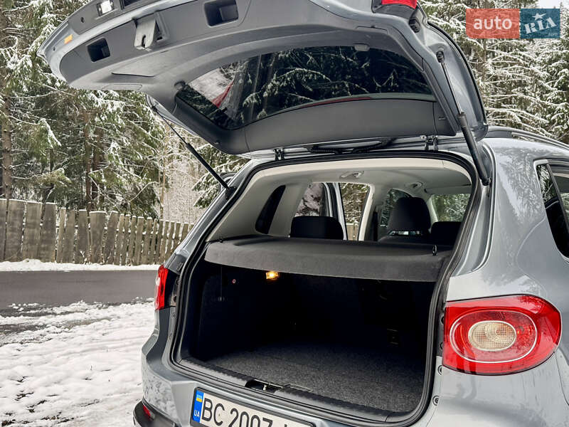 Внедорожник / Кроссовер Volkswagen Tiguan 2010 в Межгорье